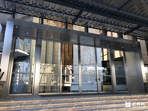 有框門扇-不鏽鋼烤漆包邊玻璃糖心官方网站免费門體樣式